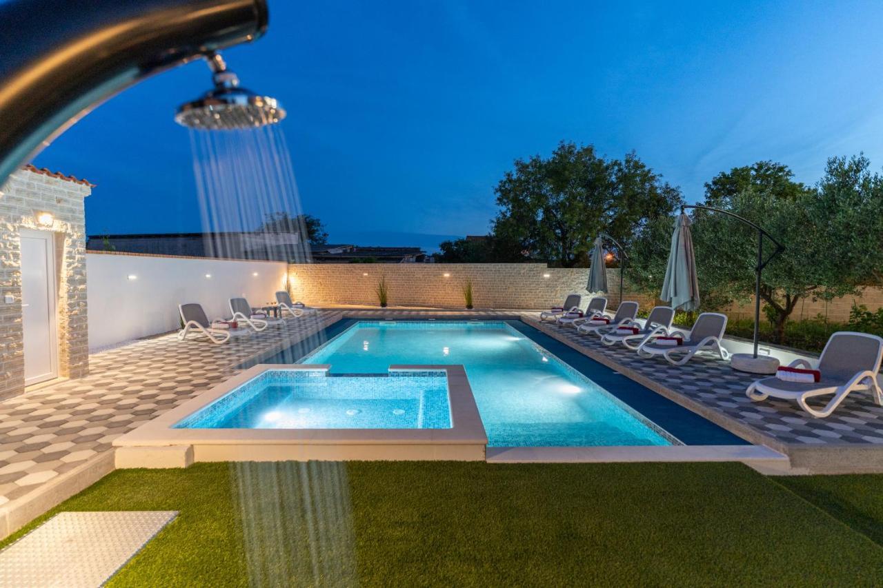Apartman David S Bazenom Podusje ภายนอก รูปภาพ