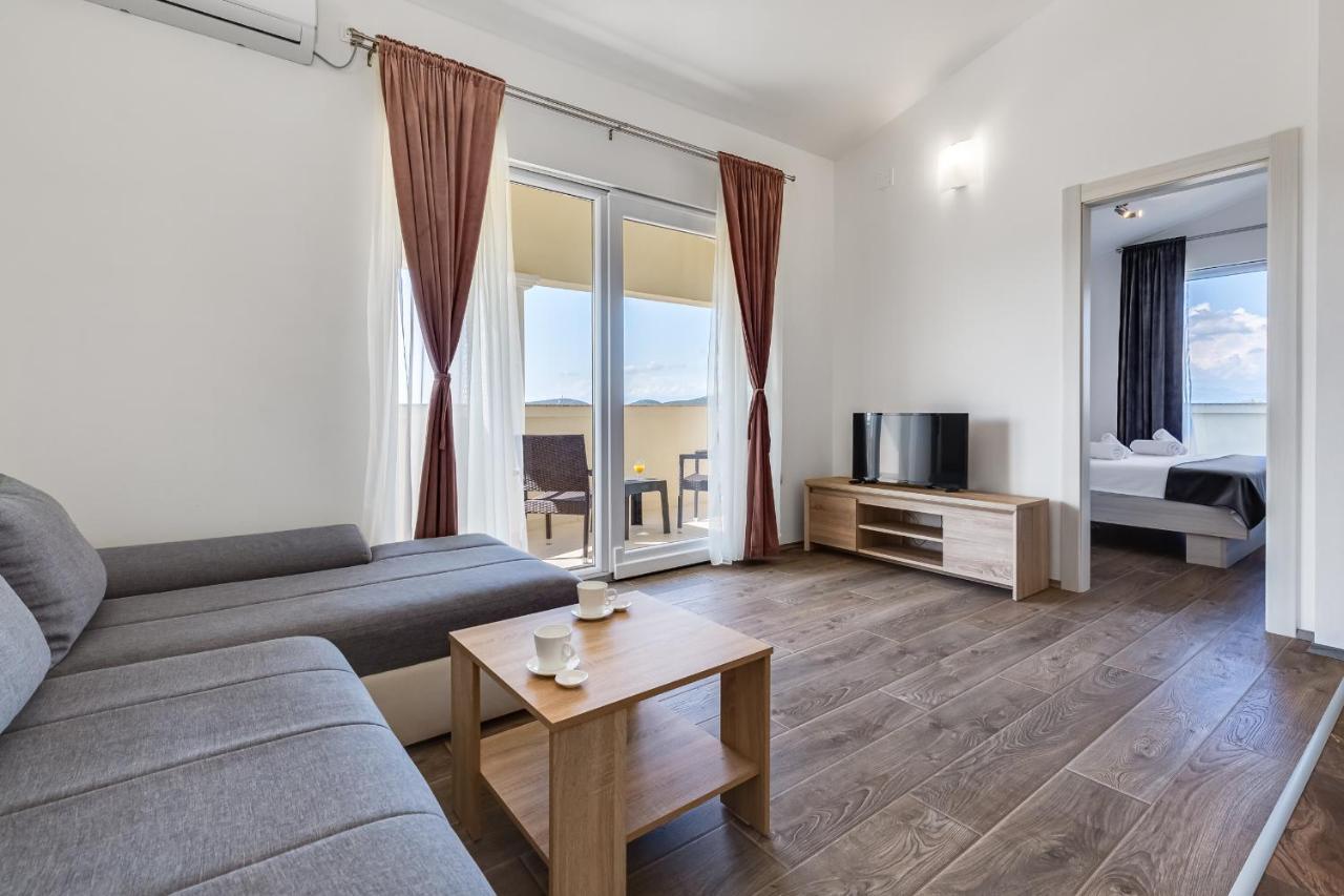 Apartman David S Bazenom Podusje ภายนอก รูปภาพ