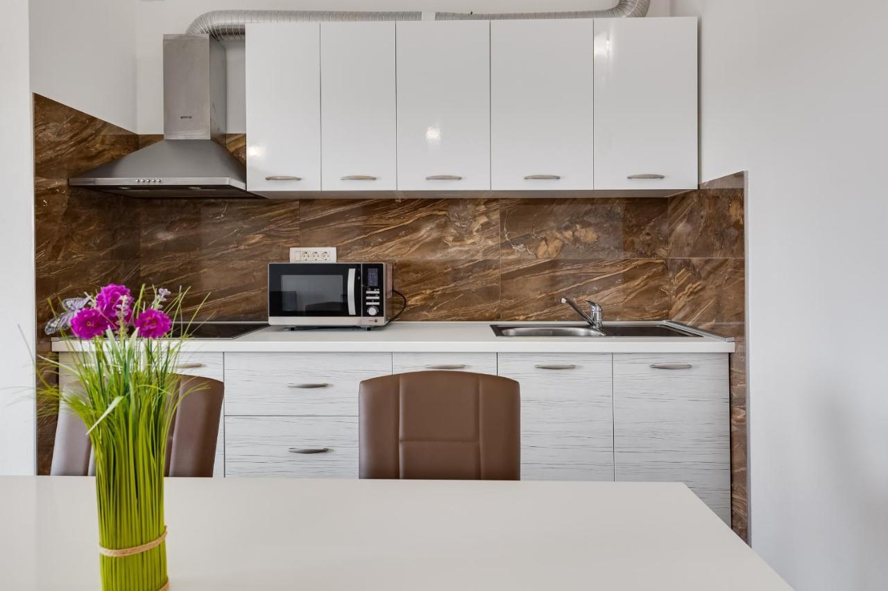 Apartman David S Bazenom Podusje ภายนอก รูปภาพ