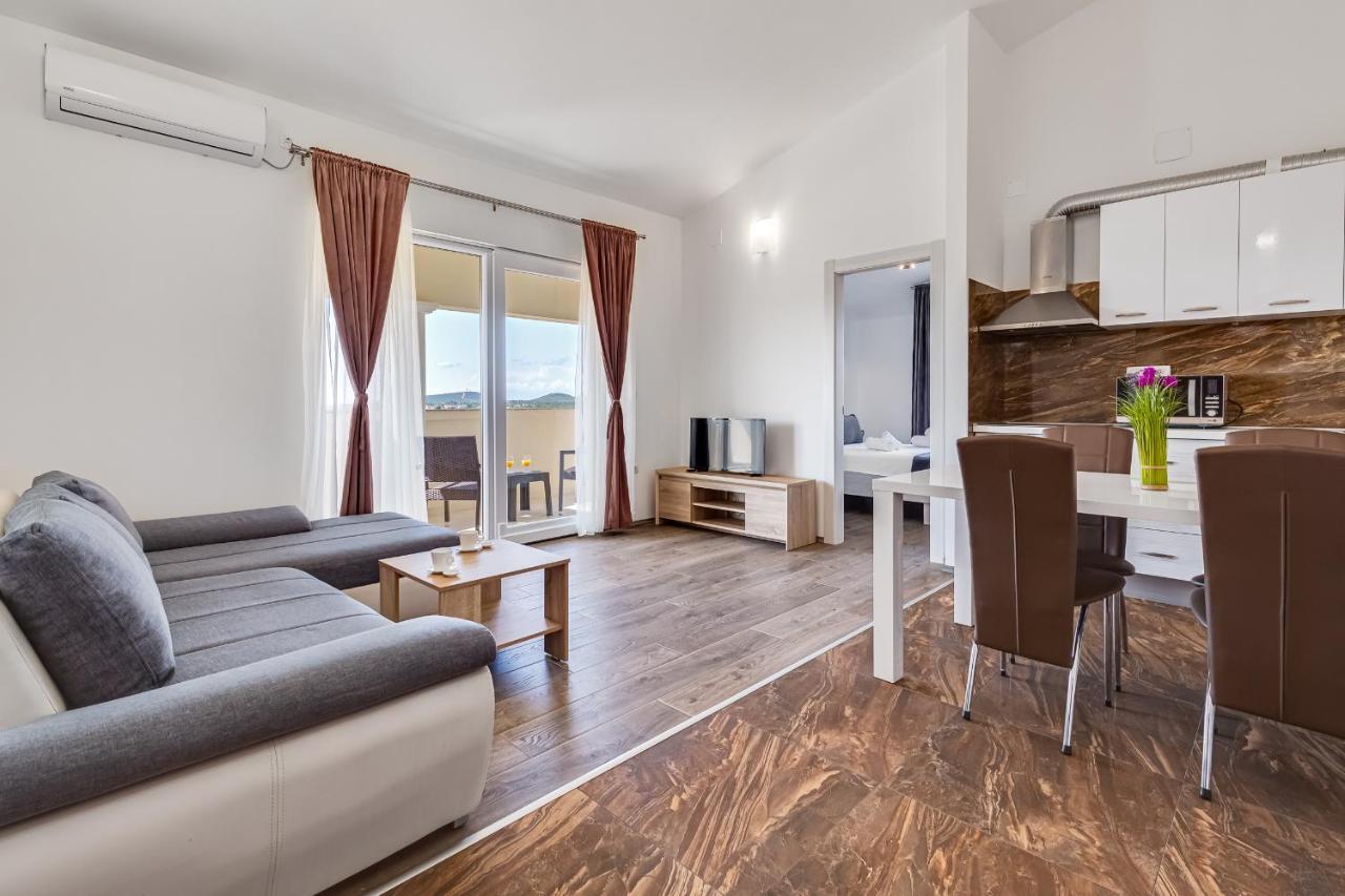Apartman David S Bazenom Podusje ภายนอก รูปภาพ