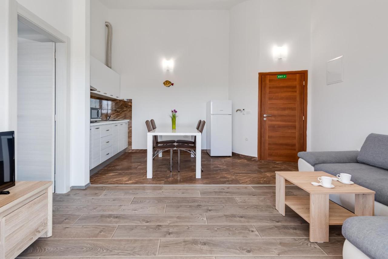 Apartman David S Bazenom Podusje ภายนอก รูปภาพ