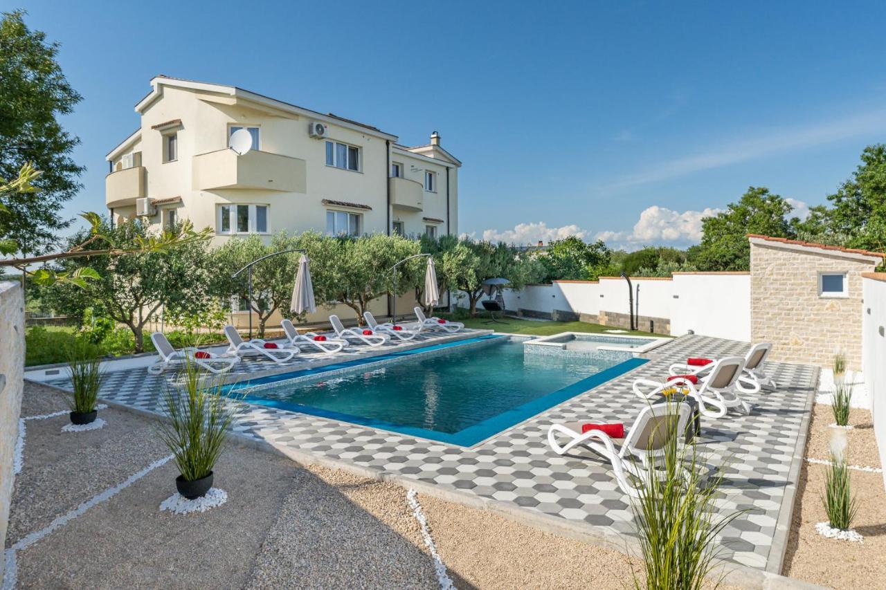 Apartman David S Bazenom Podusje ภายนอก รูปภาพ