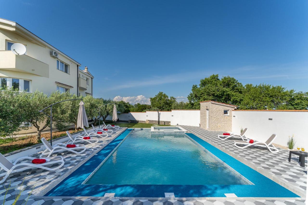 Apartman David S Bazenom Podusje ภายนอก รูปภาพ